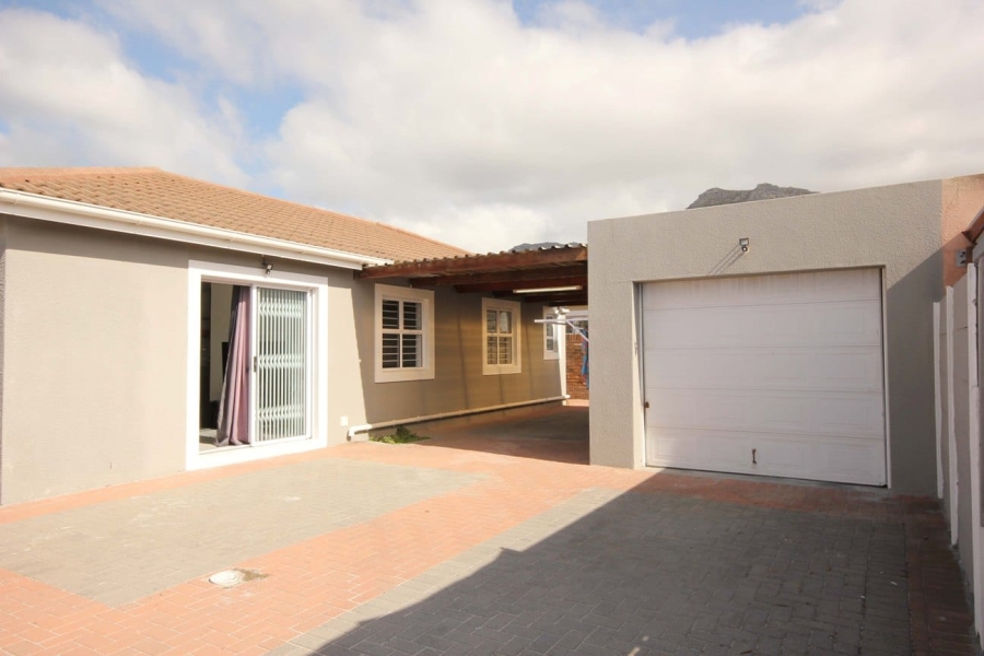 2 Bedroom Property for Sale in Muizenberg Western Cape